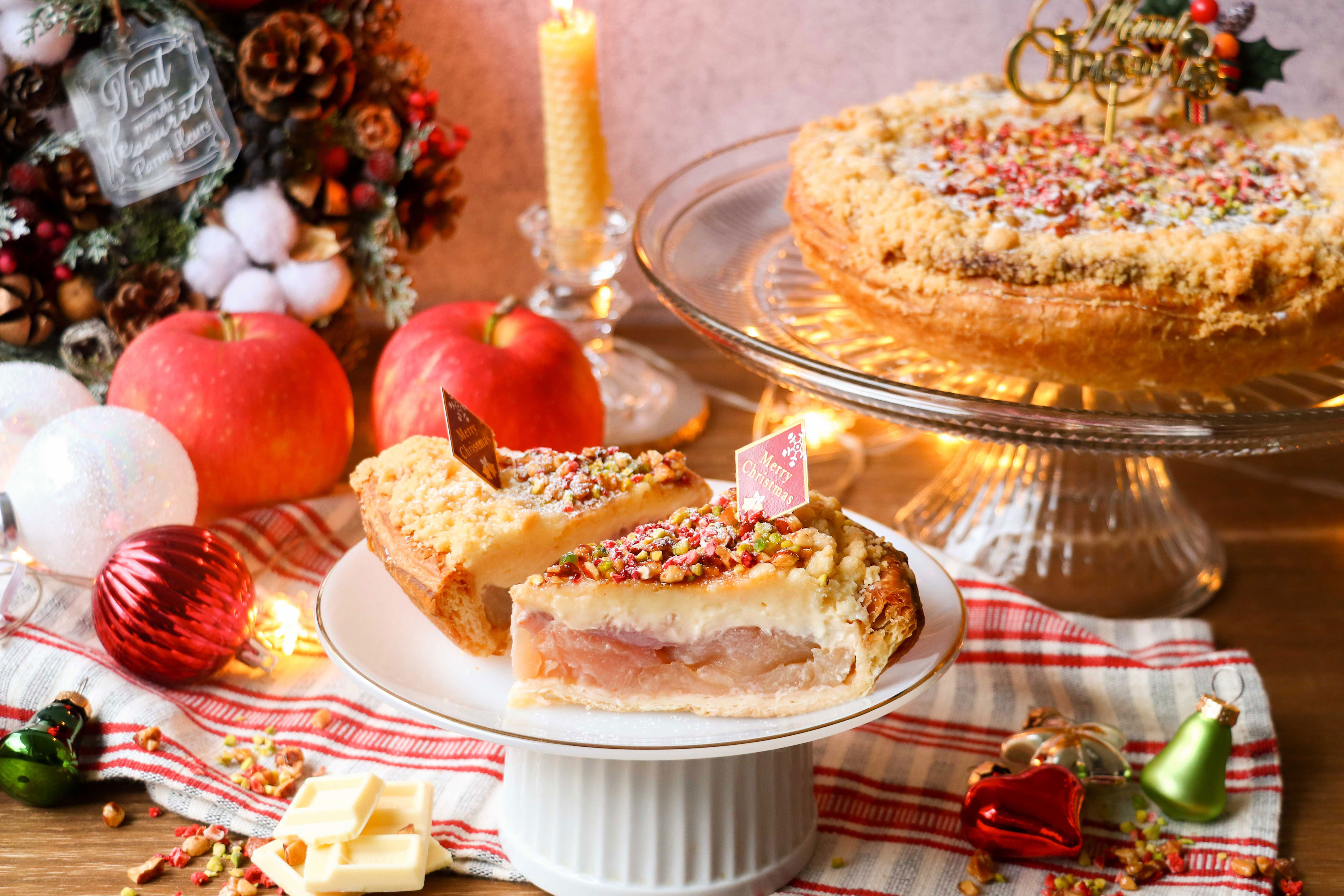 ホワイトチョコと苺のクリスマスアップルパイ
