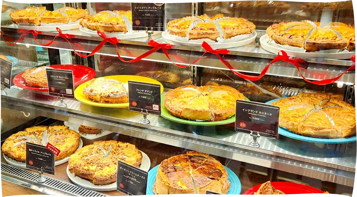 店舗で陳列されているアップルパイの様子