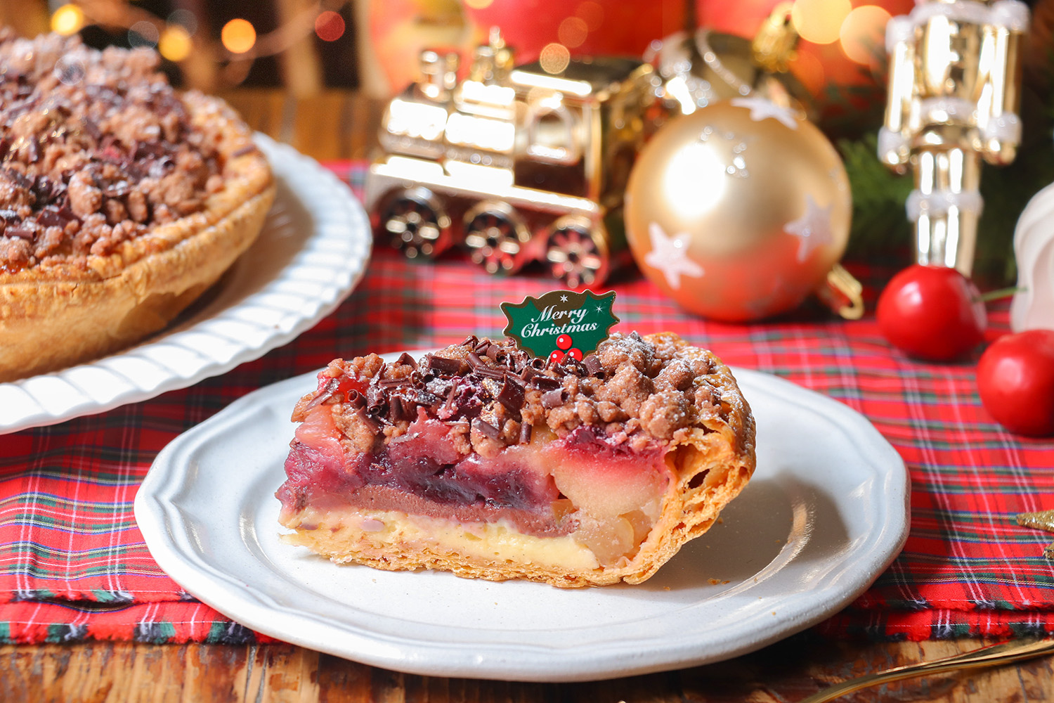 【2025/12/3(水)～】クリスマス限定！『チョコレートとチェリーのクリスマスアップルパイ』