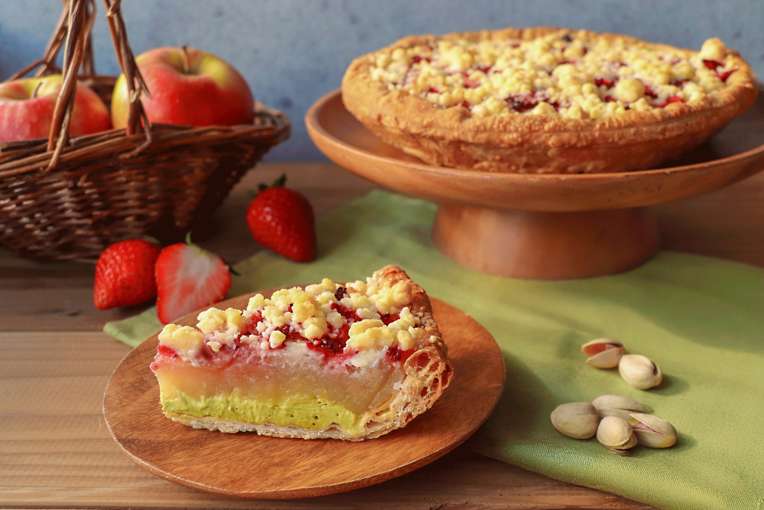 いちごとピスタチオのアップルパイ