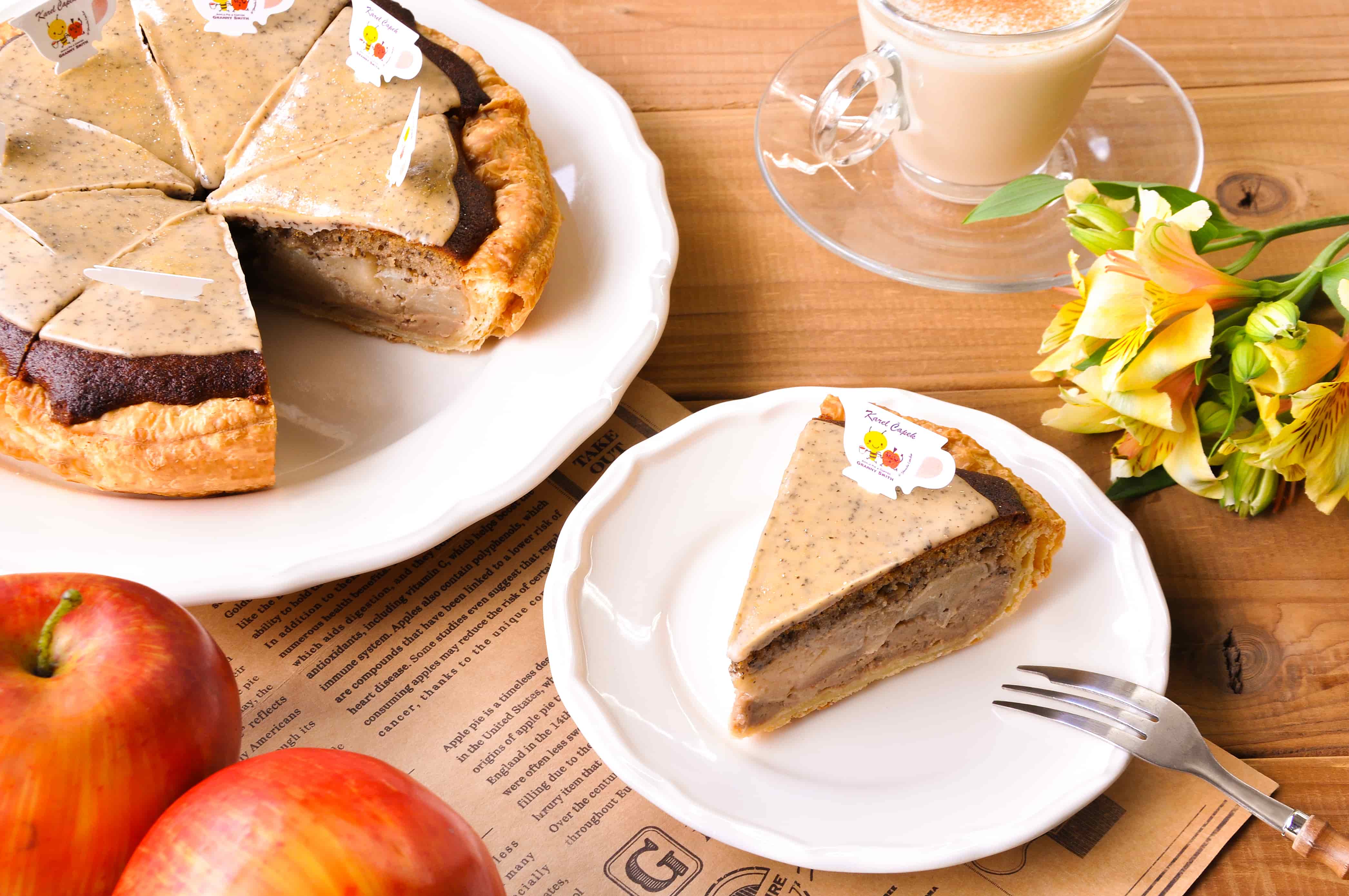紅茶とはちみつケーキのアップルパイ